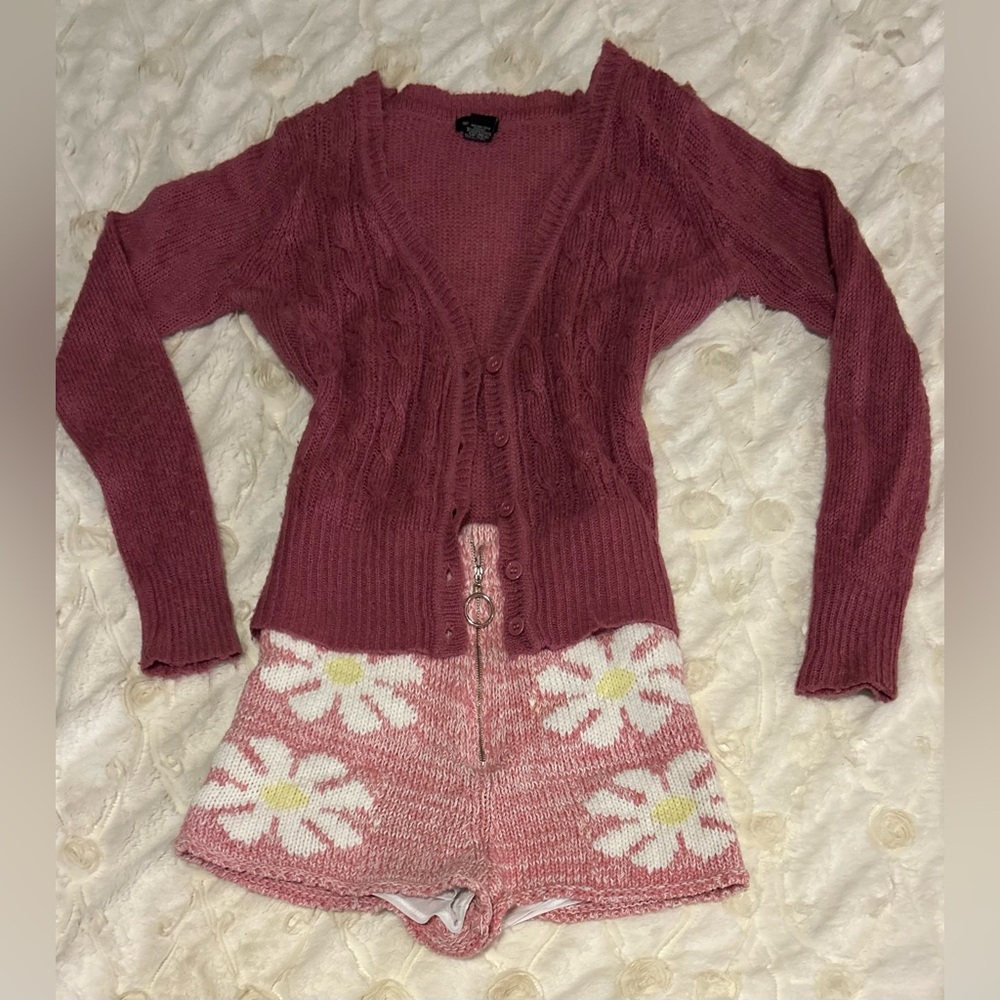 STORIA Chunky Knit Pink White Floral Flower Daisy Sweater Shorts, Pink Cardigan